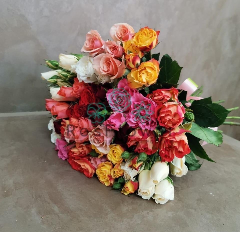 Букет пестрое настроение в Щучье Букет цветов из: Розы в Щучье