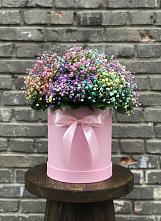 Композиция Яркие эмоции в Щучье Цветочная композиция из Гипсофила и Розы в шляпной коробке в Щучье