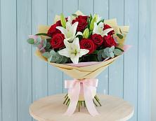 Букет Элегантная гармония в Щучье Букет цветов из:  Лилии и Розы в Щучье