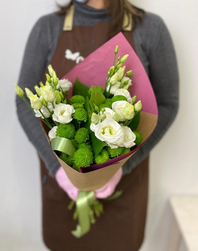 Букет морозный день в Щучье Букет цветов из: Хризантемы и Лизиантусы в Щучье