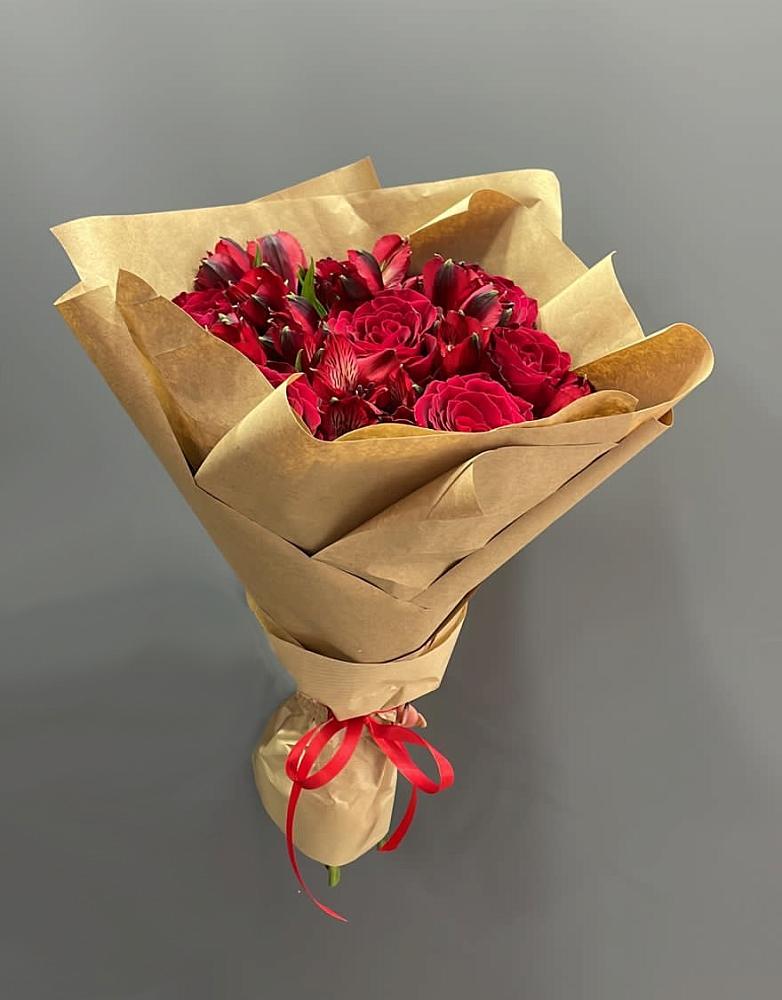 Букет прекрасной женщине в Щучье Букет цветов из: Альстромерии и Розы в Щучье