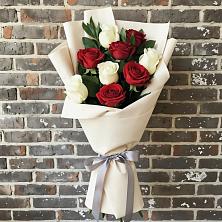 Букет красно-белые розы в Щучье Букет цветов из:  Розы в Щучье