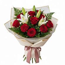 Букет высокая поэзия в Щучье Букет цветов из:  Лилии и Розы в Щучье
