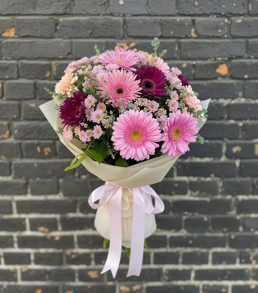 Букет яркие краски в Щучье Букет цветов из: Герберы и Хризантемы в Щучье