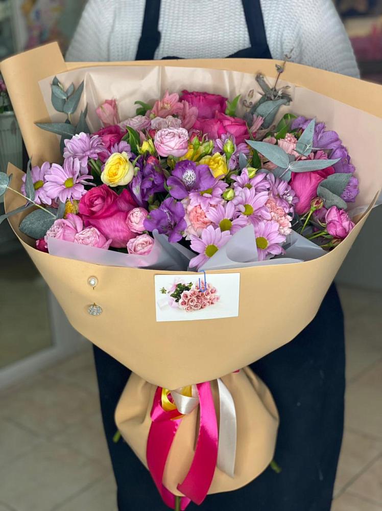 Букет вдохновленный любовью в Щучье Букет цветов из: Хризантемы, Гвоздики и Альстромерии в Щучье