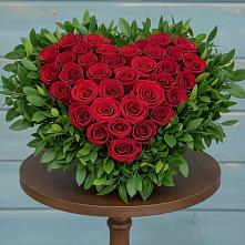 Композиция Сердце в любви в Щучье Цветочная композиция из Розы в виде сердца в Щучье