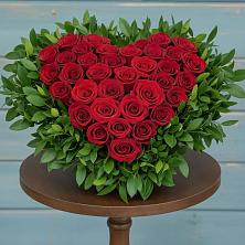 Композиция Сердце в любви в Щучье Цветочная композиция из Розы в виде сердца в Щучье