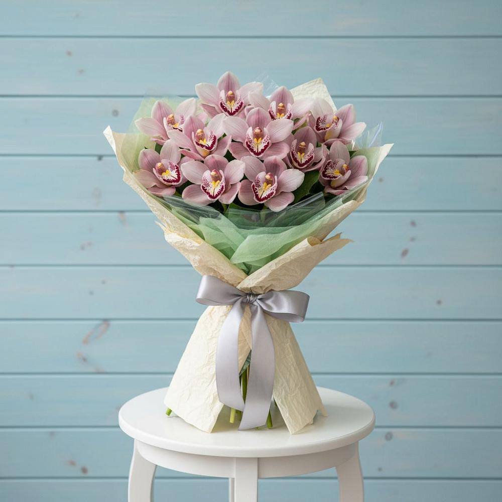 Букет 11 орхидей в Щучье Букет цветов из: Орхидеи и Розы в Щучье