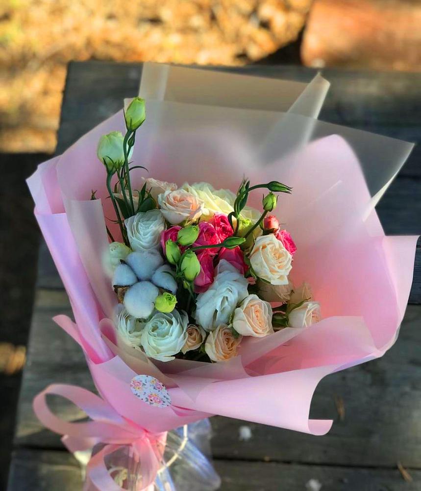 Букет цветочный коктейль в Щучье Букет цветов из: Розы и Лизиантусы в Щучье