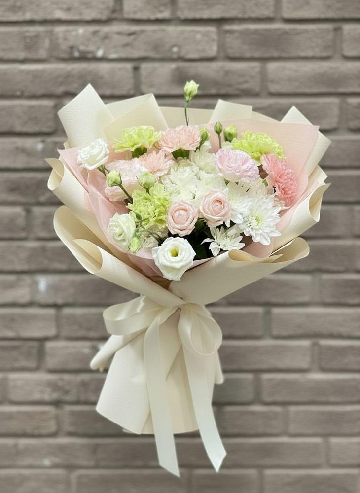 Букет Трепет мечты в Щучье Букет цветов из: Гвоздики, Розы, Лизиантусы и Хризантемы в Щучье