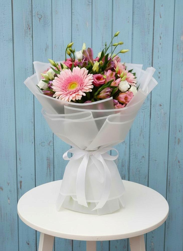 Букет прохладный бриз в Щучье Букет цветов из: Герберы, Альстромерии и Лизиантусы в Щучье