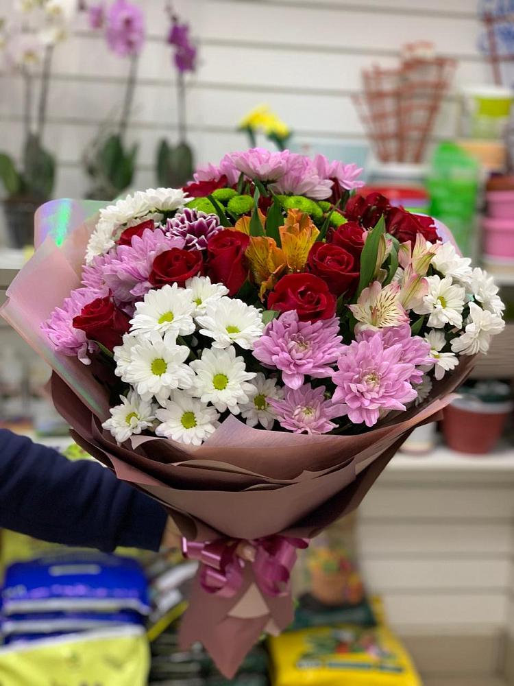 Букет салют цветов в Щучье Букет цветов из: Розы, Хризантемы и Альстромерии в Щучье