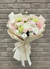 Букет Трепет мечты в Щучье Букет цветов из:  Гвоздики, Розы, Лизиантусы и Хризантемы в Щучье