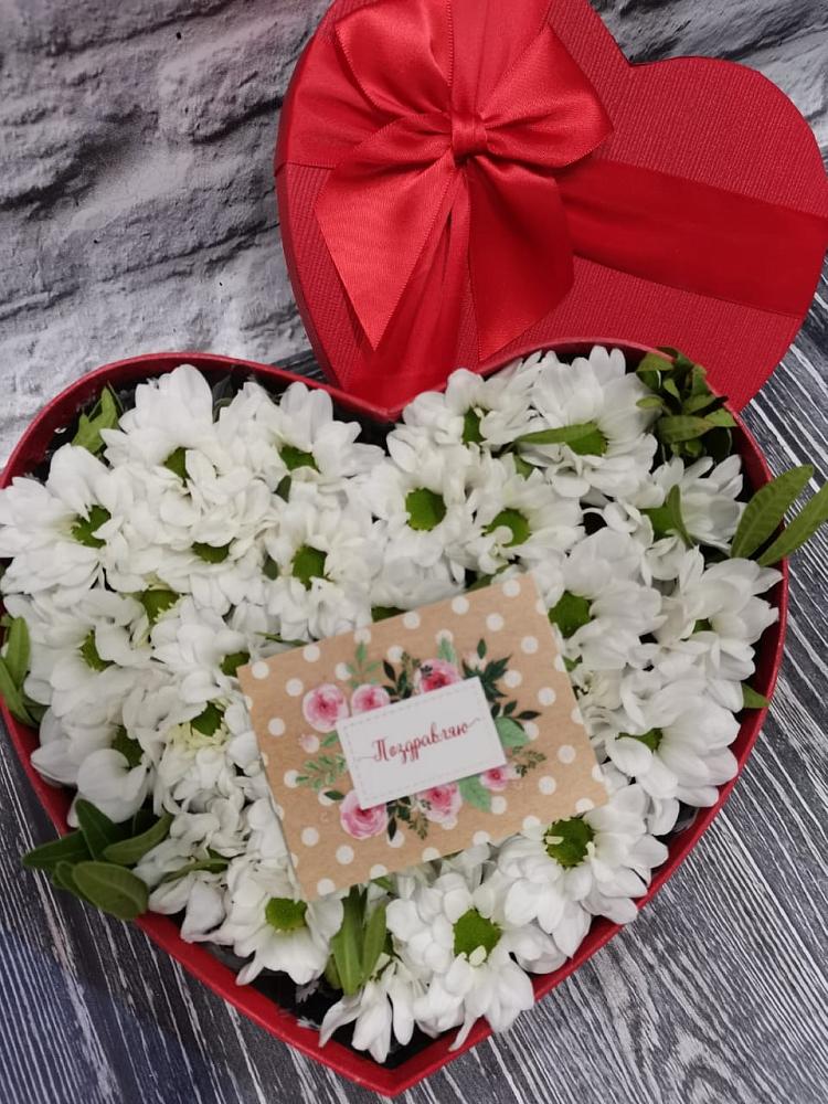 Композиция сплетение судьбы в Щучье Цветочная композиция из Хризантемы в виде сердца в Щучье