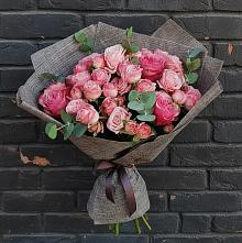 Букет розы в пальмах в Щучье Букет цветов из:  Розы в Щучье